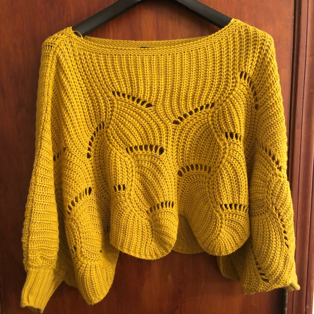 Yellow knitted shall